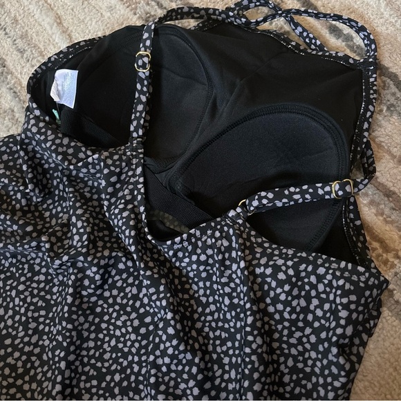 Women’s Swim Top - Picture 2 of 3